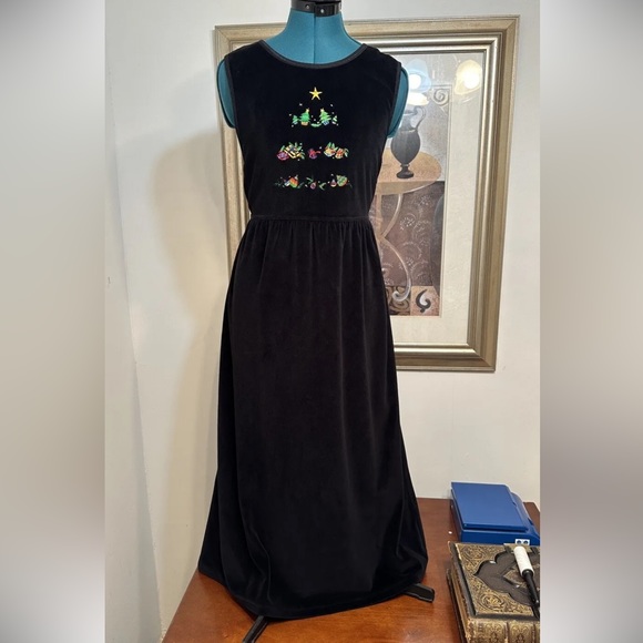 Erika Dresses & Skirts - Erika Studio Black Christmas Velveteen Embroidered Sleeveless Jumper Dress Small